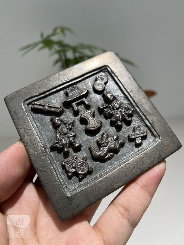 明 人物多宝纹方镜 - 图3